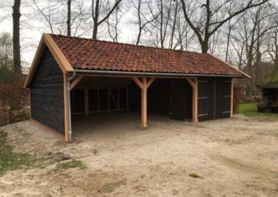 Authentieke kapschuur met berging